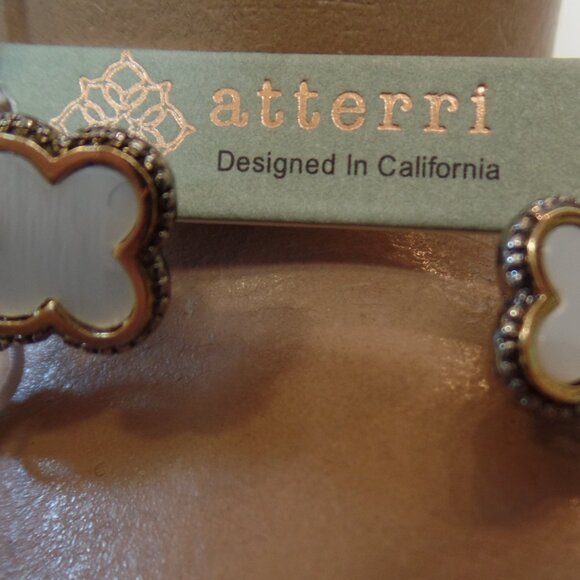 Atterri Silver Twisted Wire Bracelet W Alhambra Accents Mother of Pearl Gold NWT - Picture 3 of 8